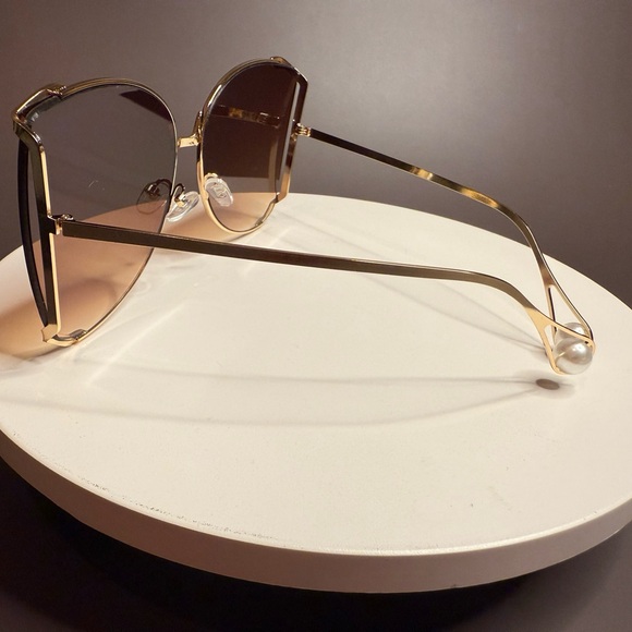 Elegant Gold Frame Sunglasses with Brown Lenses - Picture 2 of 2